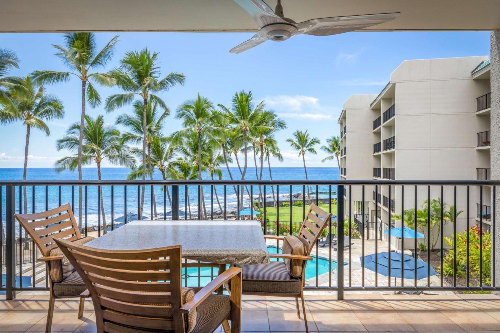 Aston Kona By The Sea Apartahotel